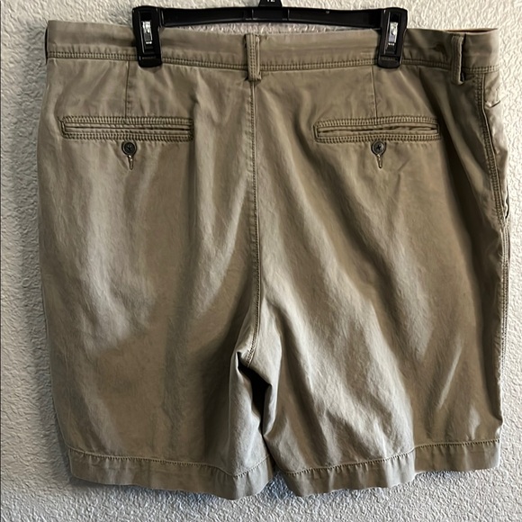 Tommy Bahama Olive Green flat front   Shorts size 40 - Picture 3 of 5